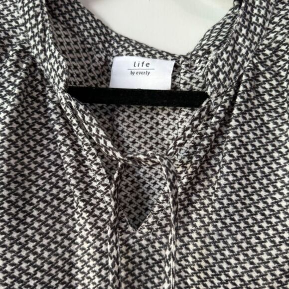 Life by EVERLY COLLECTIVE Memories Flounced Tunic Dress, Size M - Picture 8 of 10